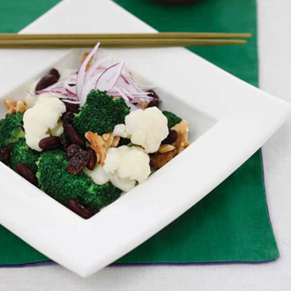 브로콜리 컬리플라워 샐러드와 두유 요거트 소스