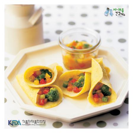 채소 커리를 곁들인 팬케익