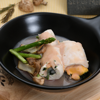 복분자소스를 곁들인 닭테린