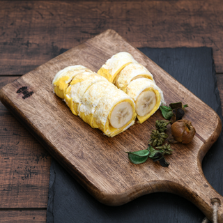 바나나를 감싼 일본식 달걀말이