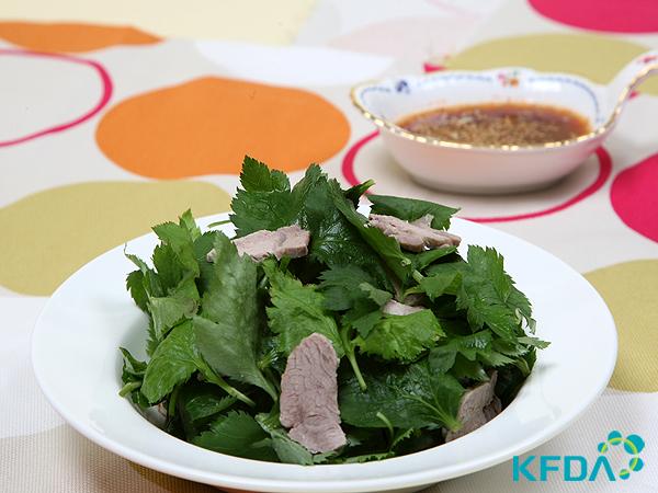 참나물돼지고기샐러드