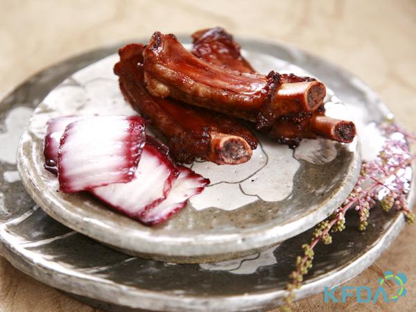 돼지갈비구이와 백김치와인조림