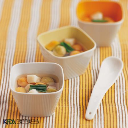 알록달록 시금치 당근 수제비