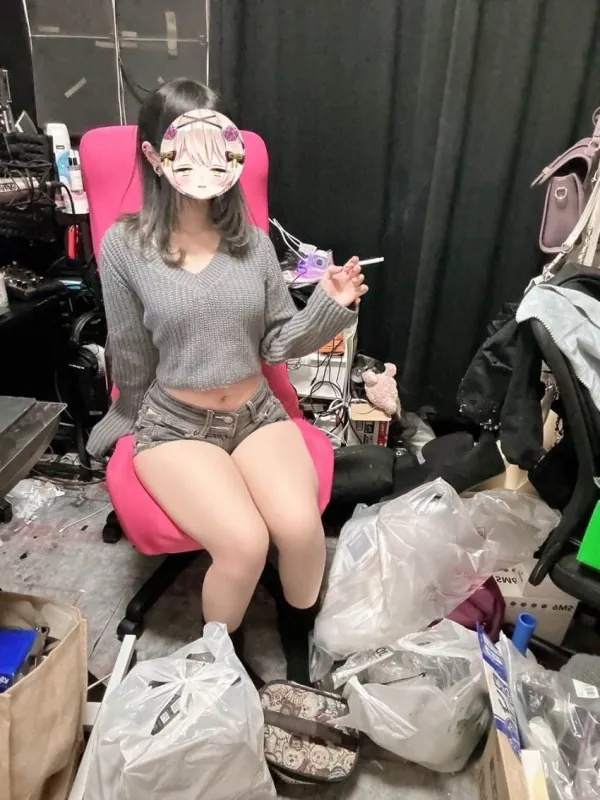 image.png 어느 스트리머의 방 꼬라지.jpg