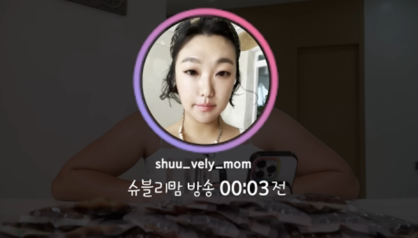 당장 야쿠르트 팔아도 이상하지 않을 것 같은 이수지 새부캐 | 인스티즈 싸이보다 더 싸이라는 이수지 근황